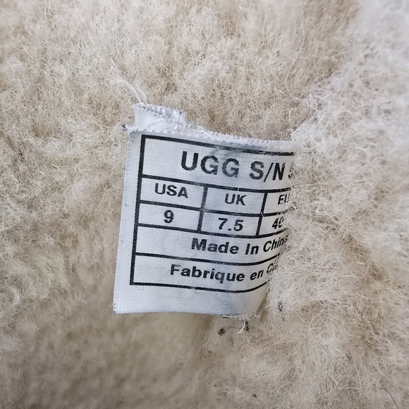 UGG Australia Boots Bailey Button Sheepskin Shearling Winter 5838 Size 9 Women’s - Picture 9 of 12